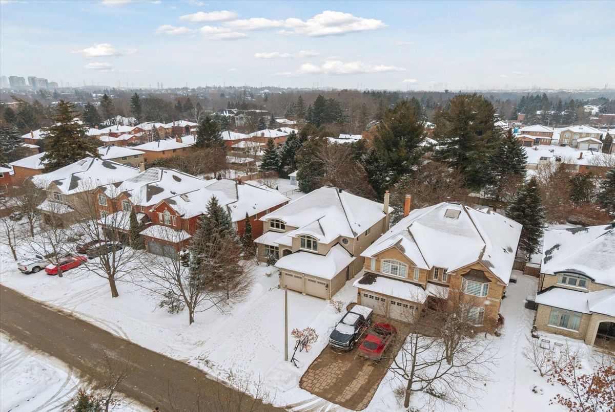 9 Winterport Court Richmond Hill 9 Winterport Court Richmond Hill