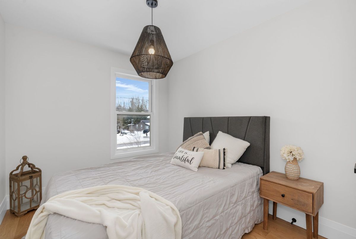 943 Barry Avenue Innisfil 943 Barry Avenue Innisfil