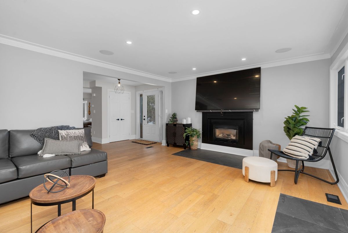 943 Barry Avenue Innisfil 943 Barry Avenue Innisfil