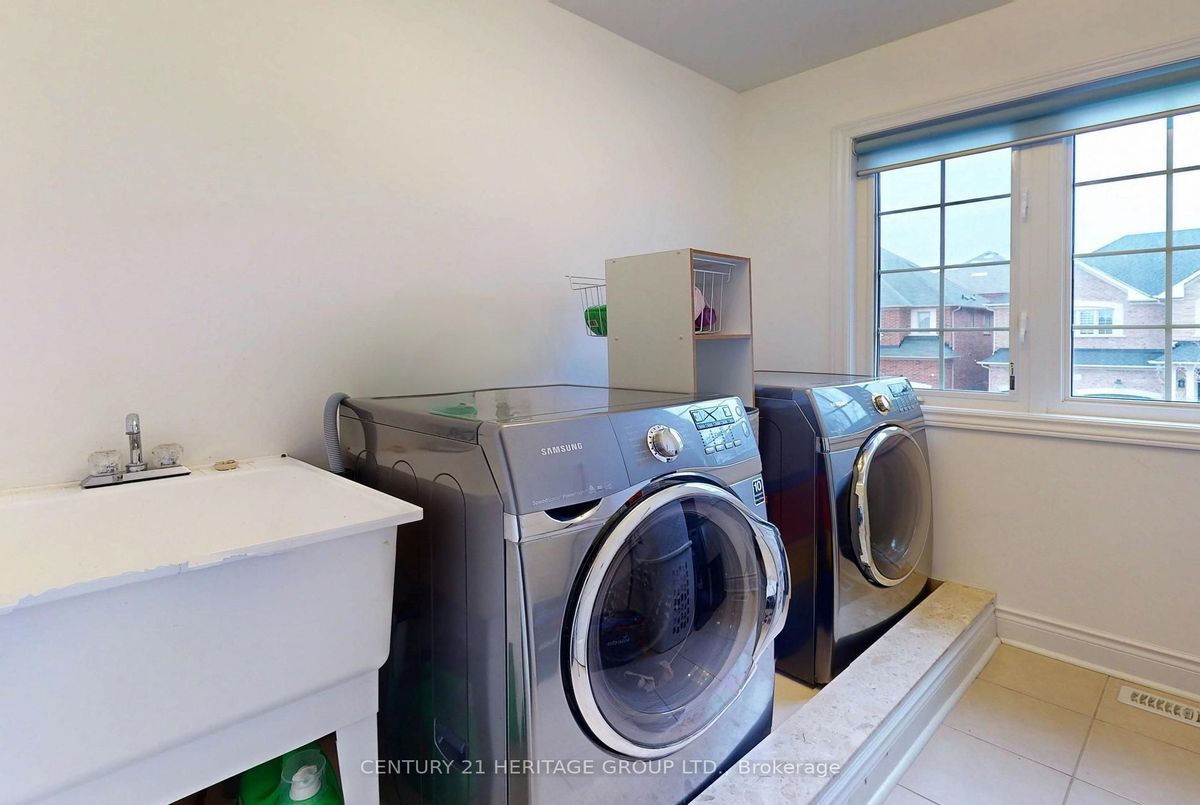 1062 Blackhall Crescent Newmarket 1062 Blackhall Crescent Newmarket