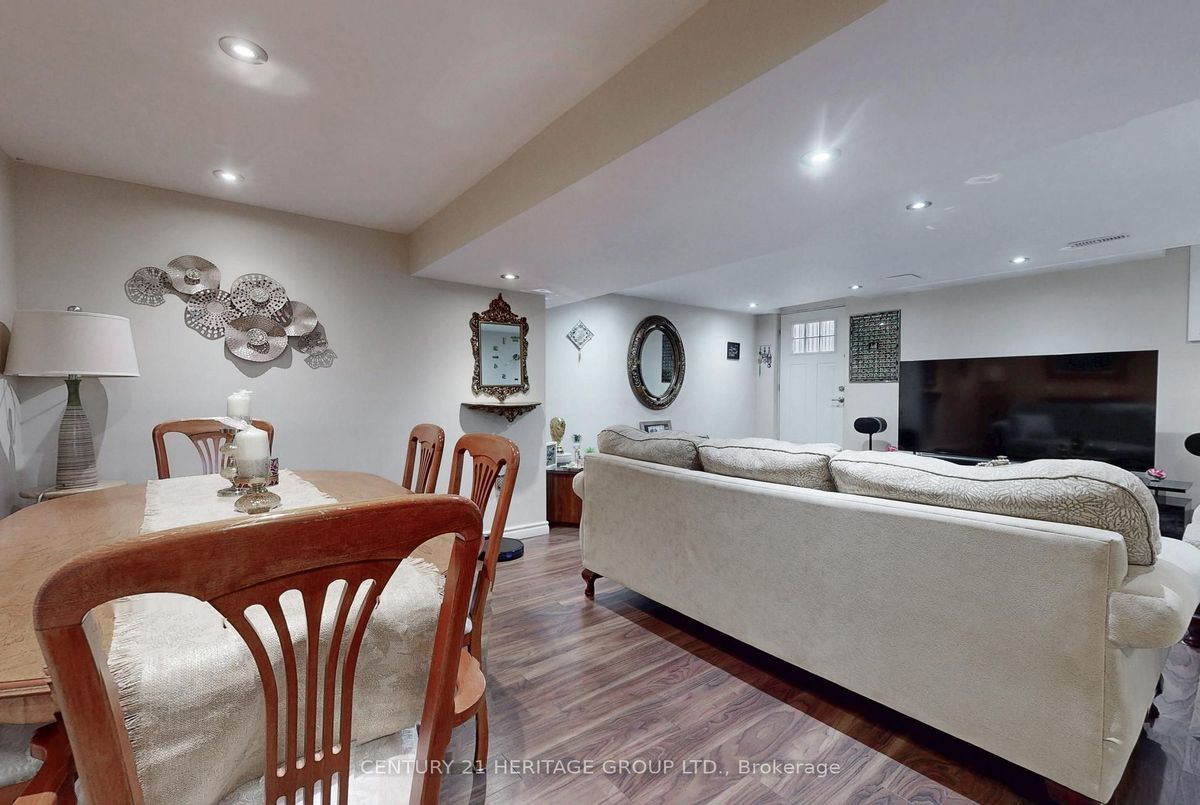 1062 Blackhall Crescent Newmarket 1062 Blackhall Crescent Newmarket