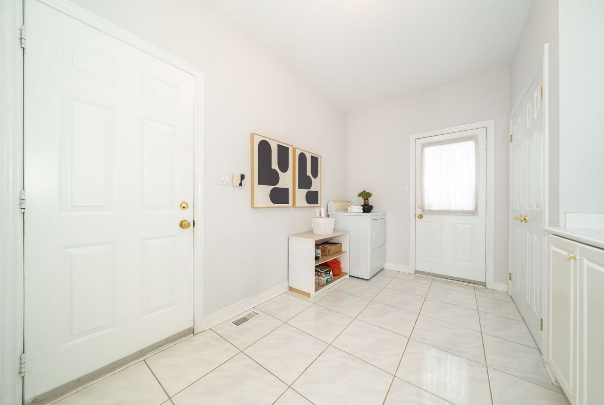 92 Springbrook Drive Richmond Hill 92 Springbrook Drive Richmond Hill