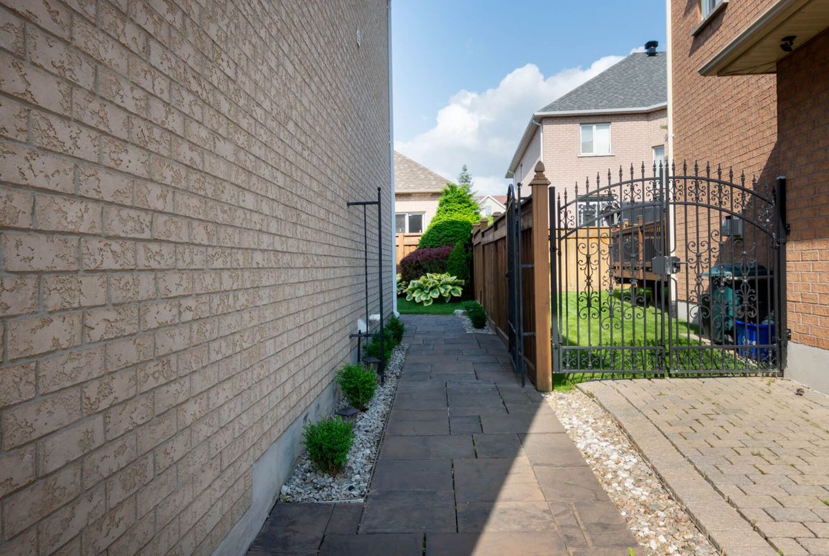 16 Saint Clare Boulevard Vaughan 16 Saint Clare Boulevard Vaughan