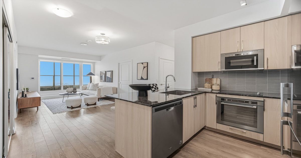 99 Eagle Rock Way Vaughan