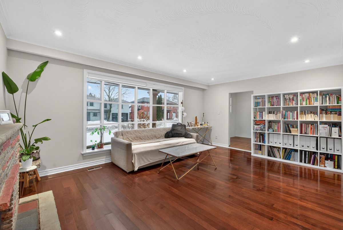 215 Grandview Avenue Markham 215 Grandview Avenue Markham