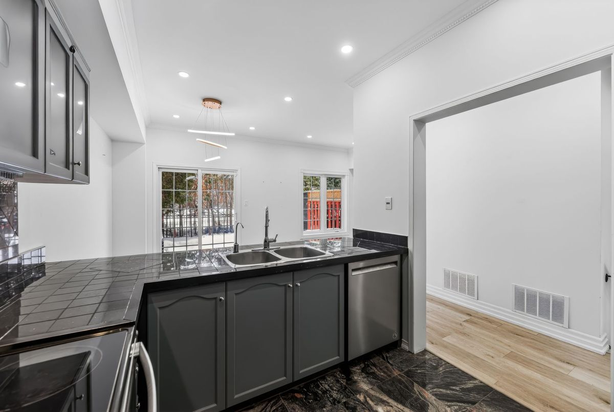 180 Blue Willow Drive Vaughan 180 Blue Willow Drive Vaughan