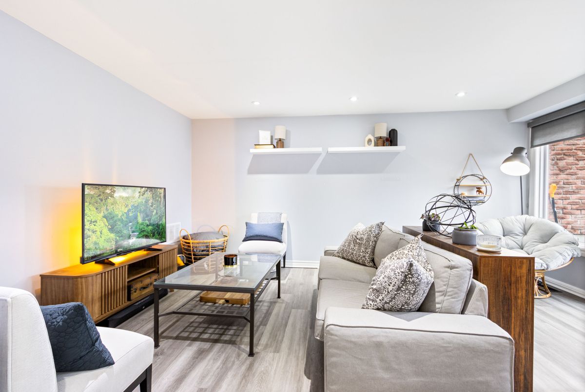 219 Milestone Crescent Aurora 219 Milestone Crescent Aurora