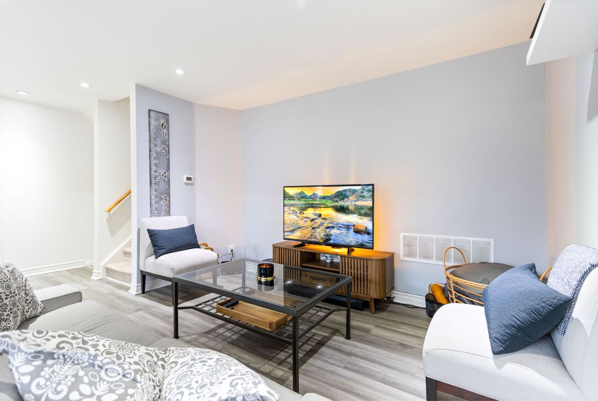 219 Milestone Crescent Aurora 219 Milestone Crescent Aurora