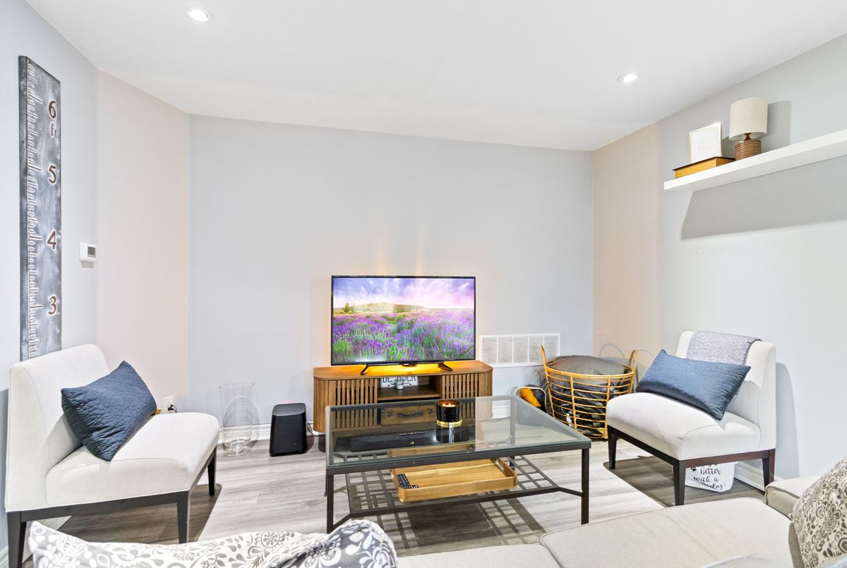 219 Milestone Crescent Aurora 219 Milestone Crescent Aurora