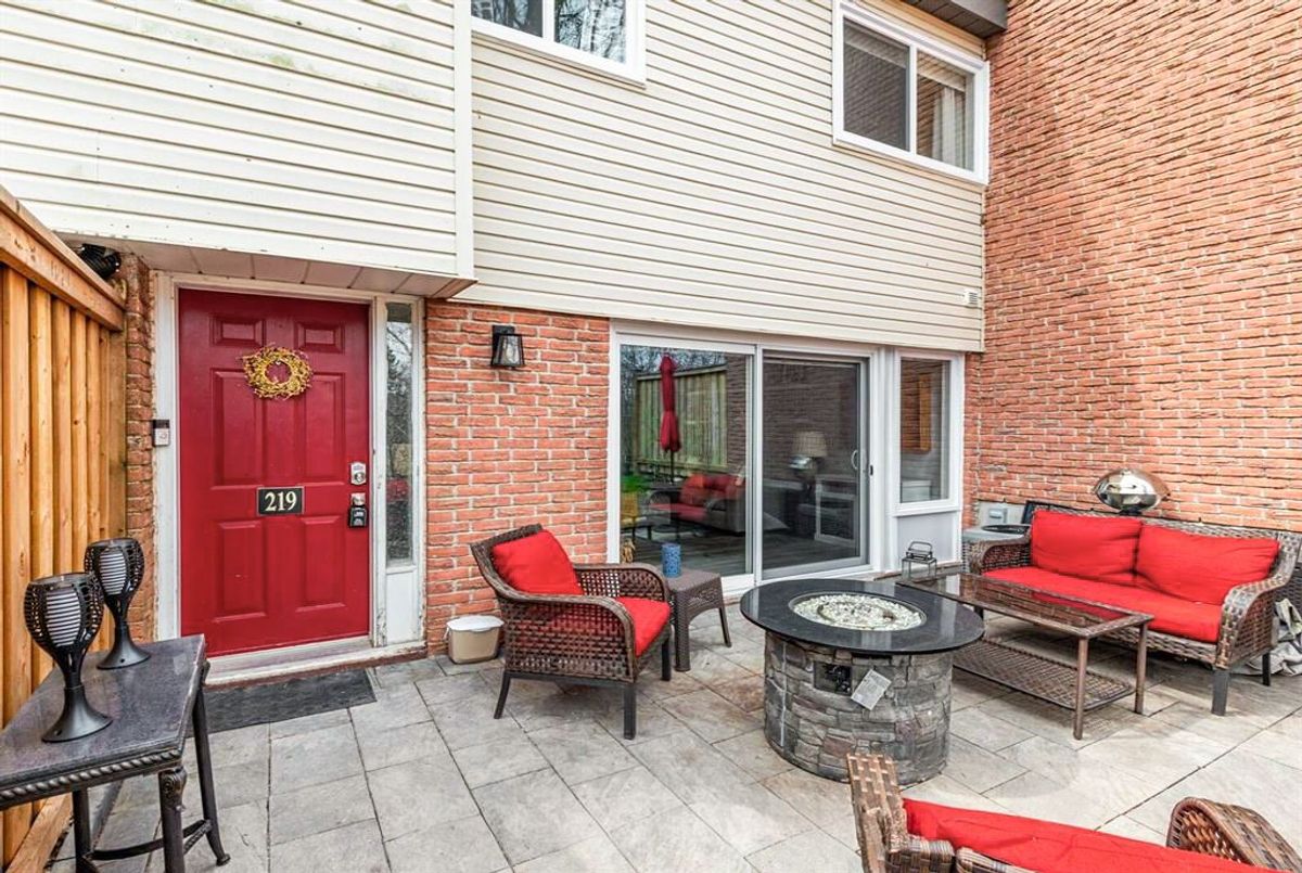 219 Milestone Crescent Aurora 219 Milestone Crescent Aurora