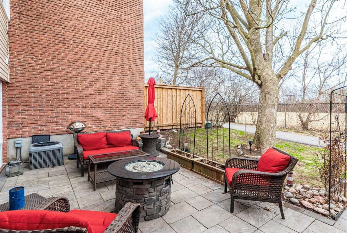 219 Milestone Crescent Aurora 219 Milestone Crescent Aurora