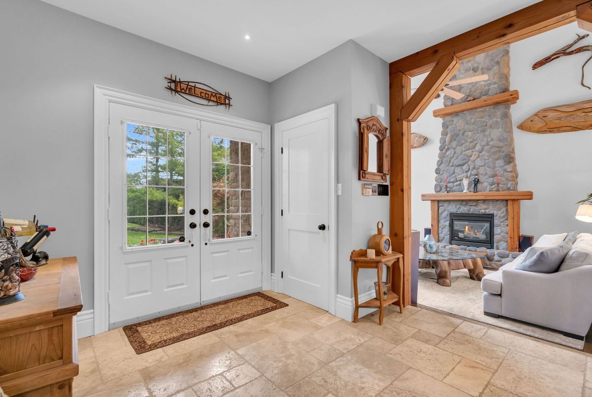 515 Lake Drive E Georgina 515 Lake Drive E Georgina