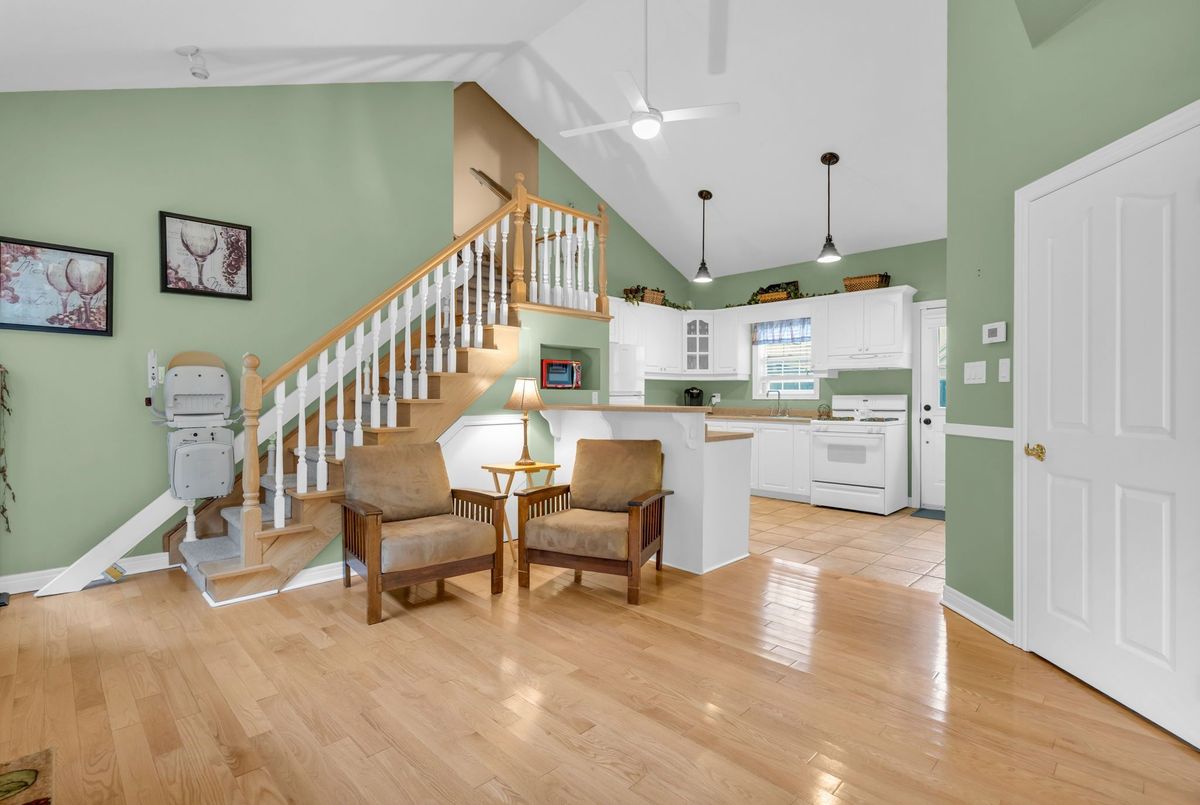 515 Lake Drive E Georgina 515 Lake Drive E Georgina