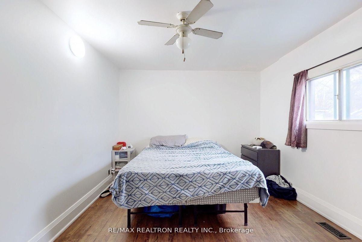 156 The Queensway Street S Georgina 156 The Queensway Street S Georgina