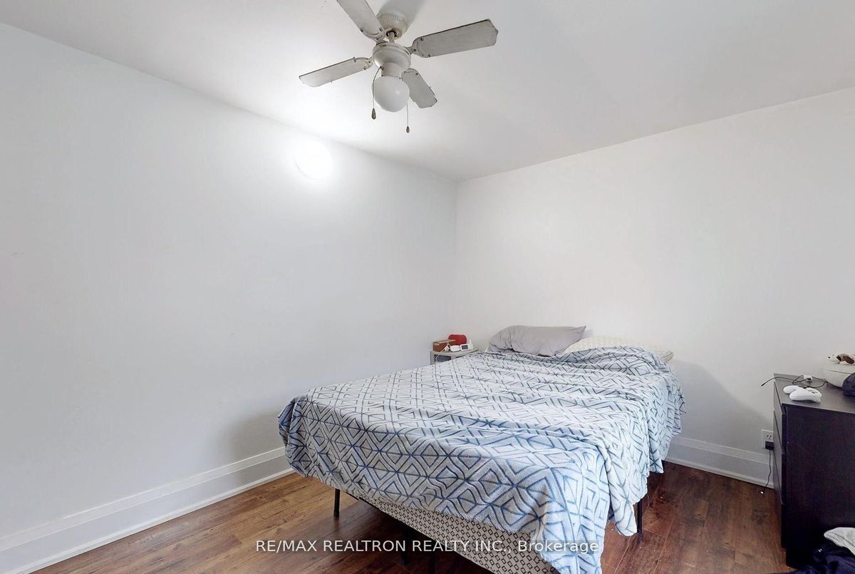 156 The Queensway Street S Georgina 156 The Queensway Street S Georgina