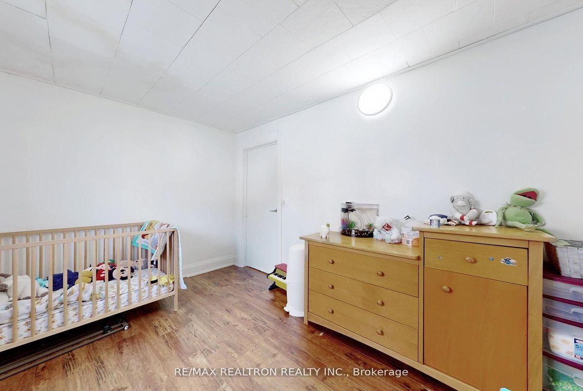 156 The Queensway Street S Georgina 156 The Queensway Street S Georgina