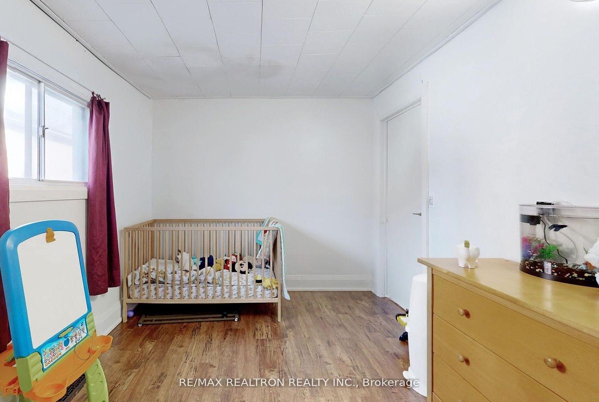 156 The Queensway Street S Georgina 156 The Queensway Street S Georgina