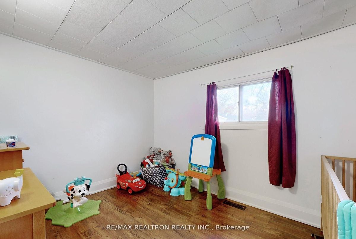 156 The Queensway Street S Georgina 156 The Queensway Street S Georgina