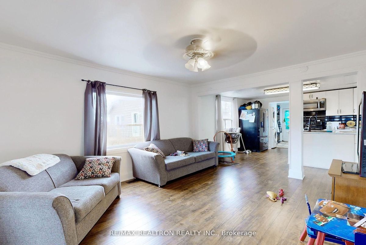 156 The Queensway Street S Georgina 156 The Queensway Street S Georgina