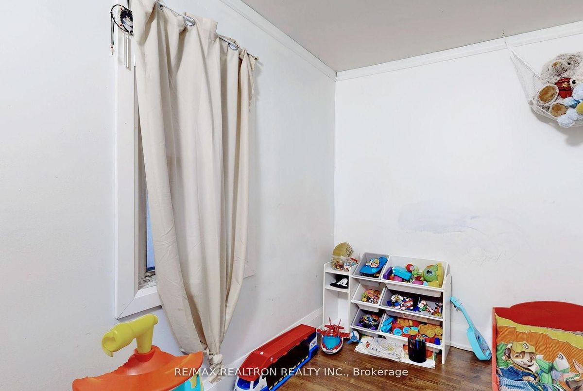 156 The Queensway Street S Georgina 156 The Queensway Street S Georgina