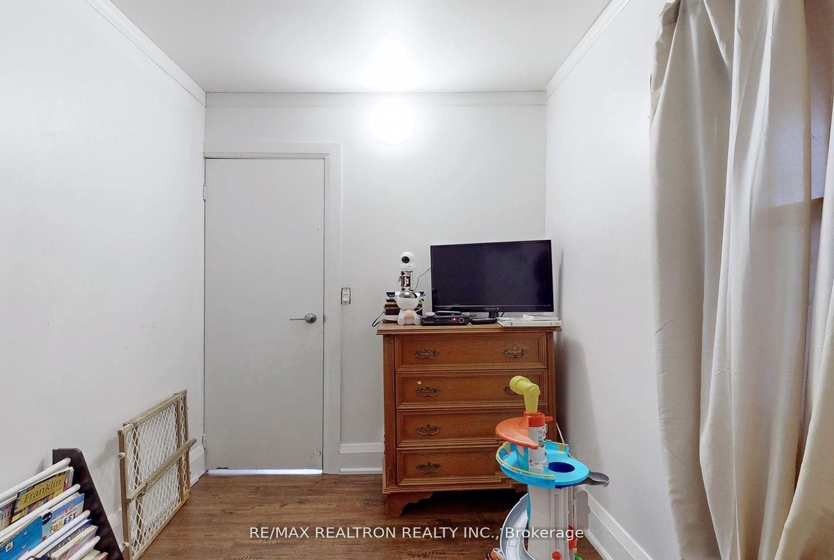 156 The Queensway Street S Georgina 156 The Queensway Street S Georgina