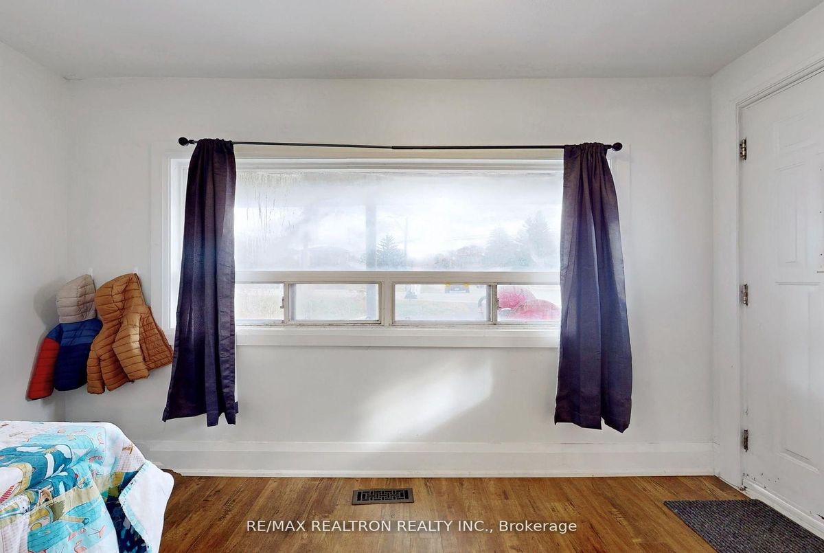 156 The Queensway Street S Georgina 156 The Queensway Street S Georgina