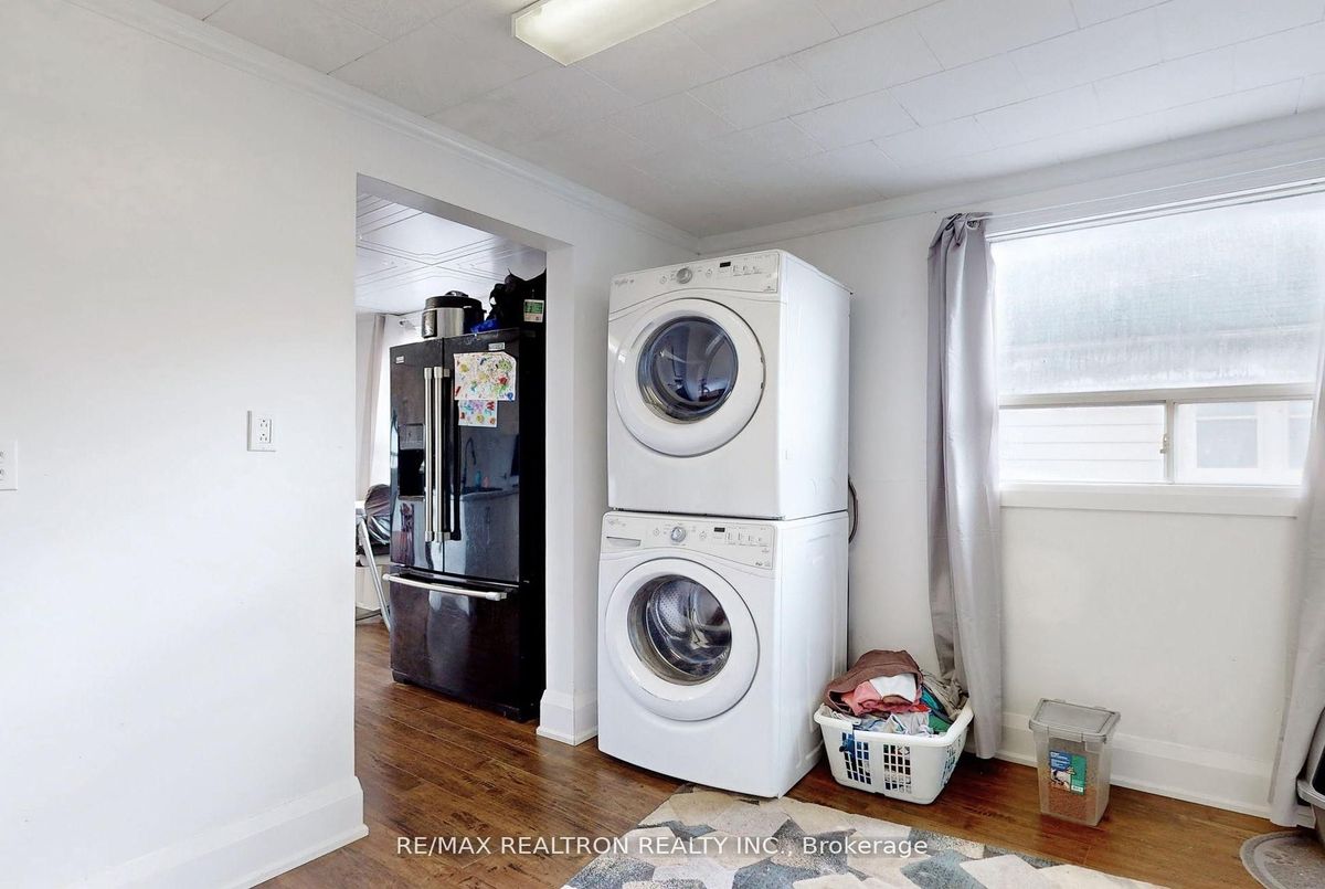 156 The Queensway Street S Georgina 156 The Queensway Street S Georgina