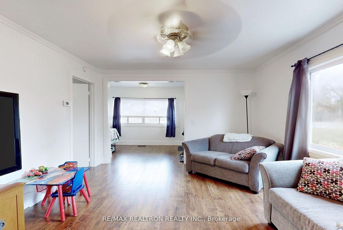 156 The Queensway Street S Georgina 156 The Queensway Street S Georgina