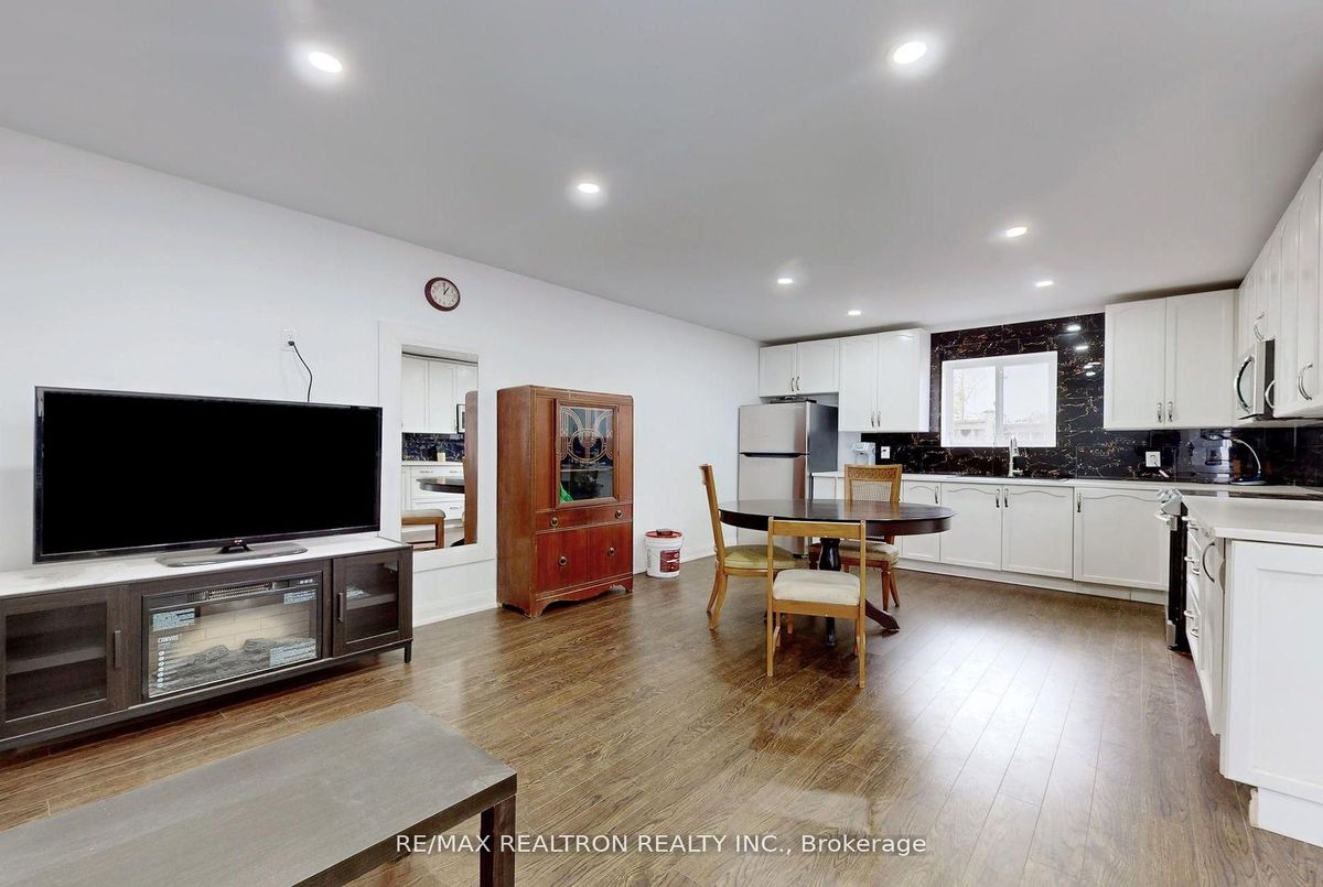 156 The Queensway Street S Georgina 156 The Queensway Street S Georgina