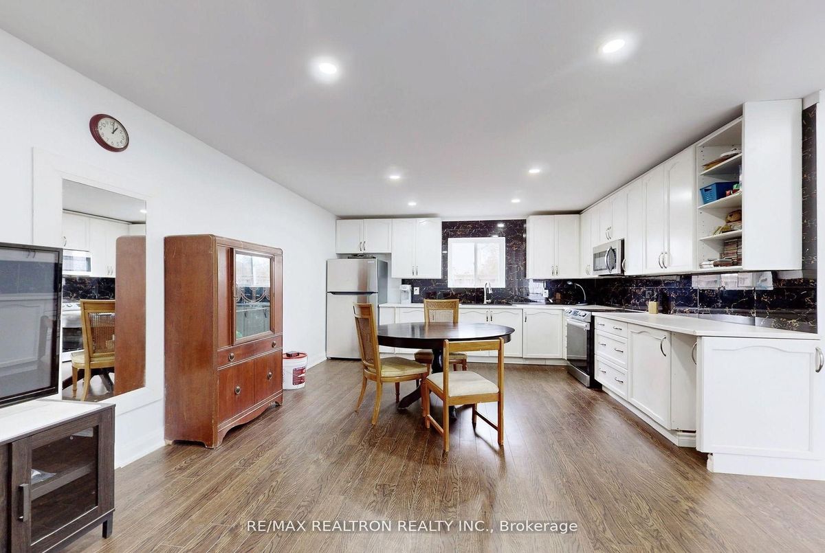 156 The Queensway Street S Georgina 156 The Queensway Street S Georgina