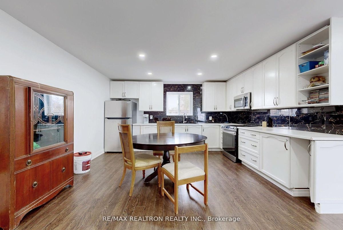 156 The Queensway Street S Georgina 156 The Queensway Street S Georgina