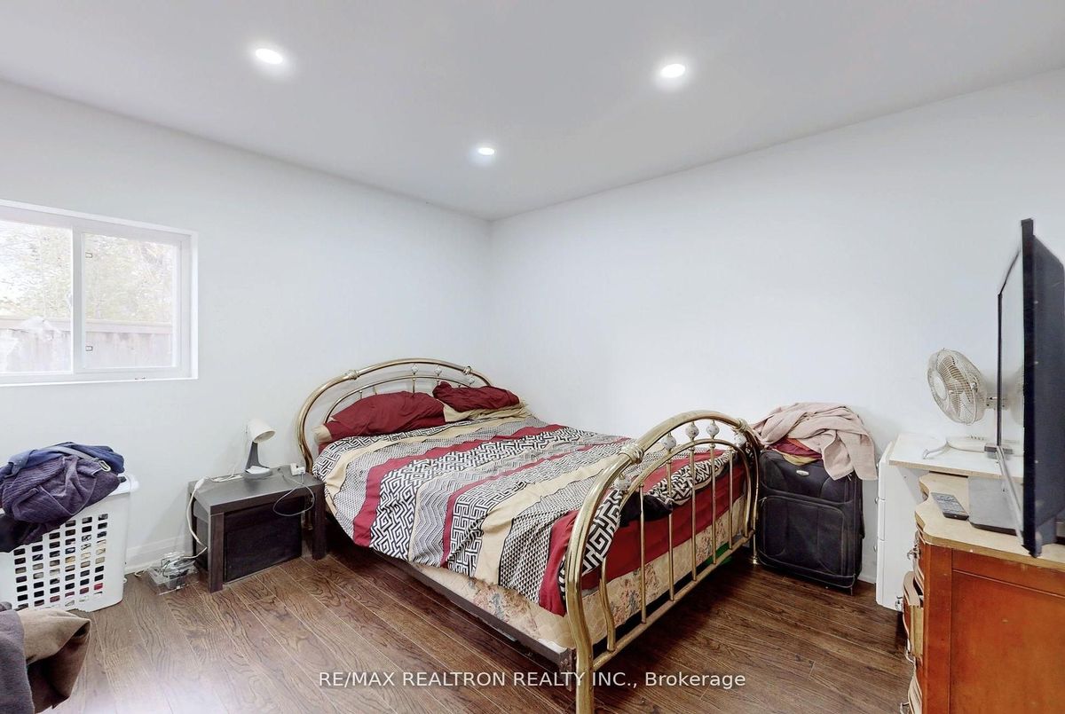 156 The Queensway Street S Georgina 156 The Queensway Street S Georgina