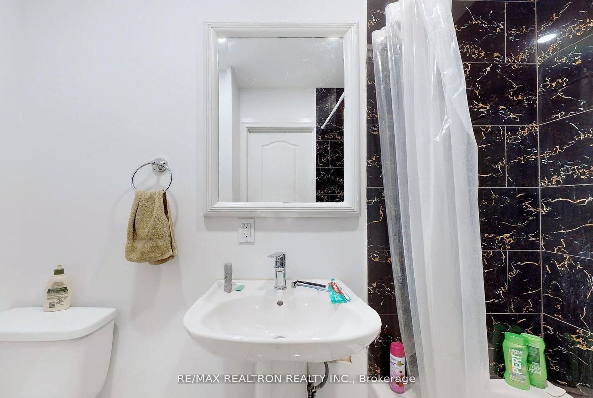 156 The Queensway Street S Georgina 156 The Queensway Street S Georgina