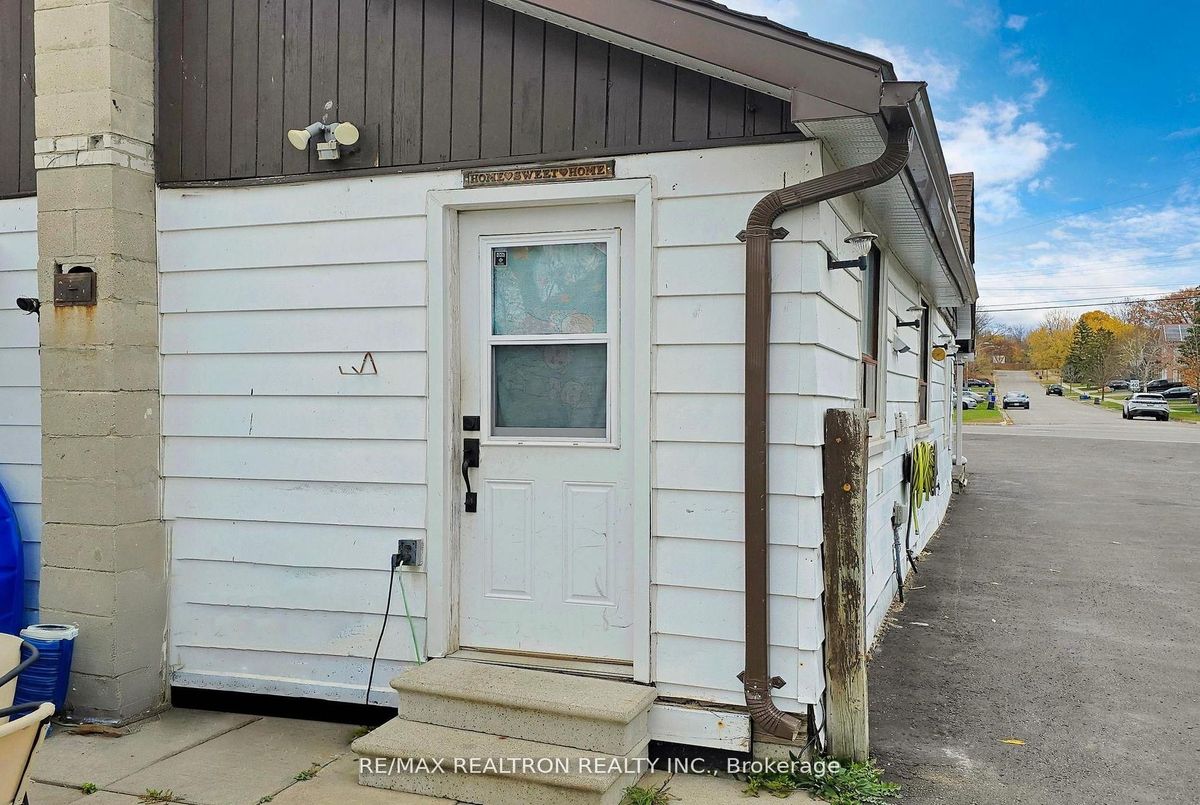 156 The Queensway Street S Georgina 156 The Queensway Street S Georgina