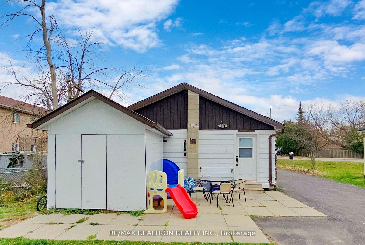 156 The Queensway Street S Georgina 156 The Queensway Street S Georgina