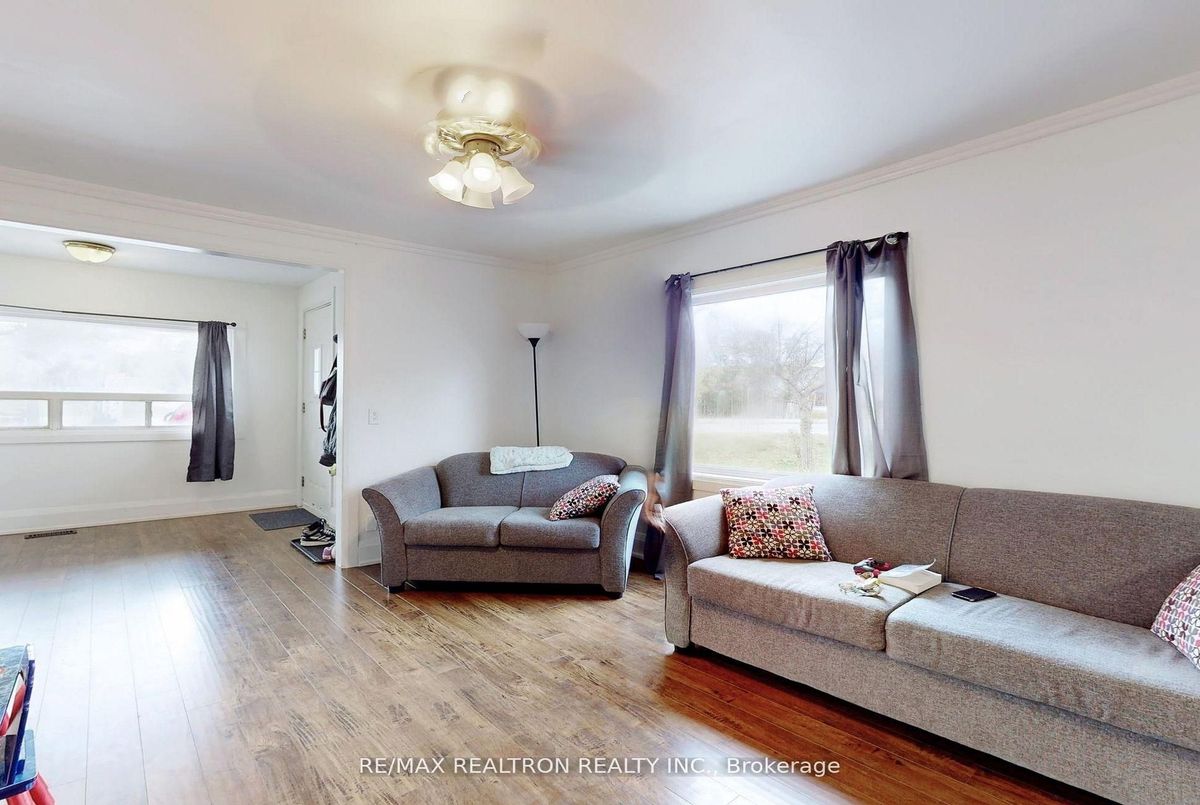 156 The Queensway Street S Georgina 156 The Queensway Street S Georgina