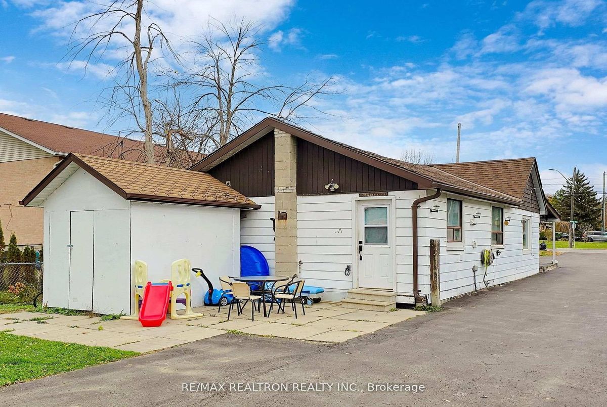 156 The Queensway Street S Georgina 156 The Queensway Street S Georgina