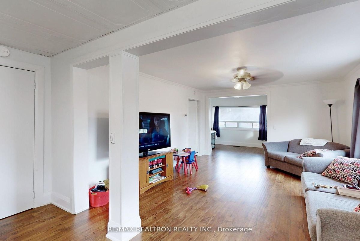 156 The Queensway Street S Georgina 156 The Queensway Street S Georgina