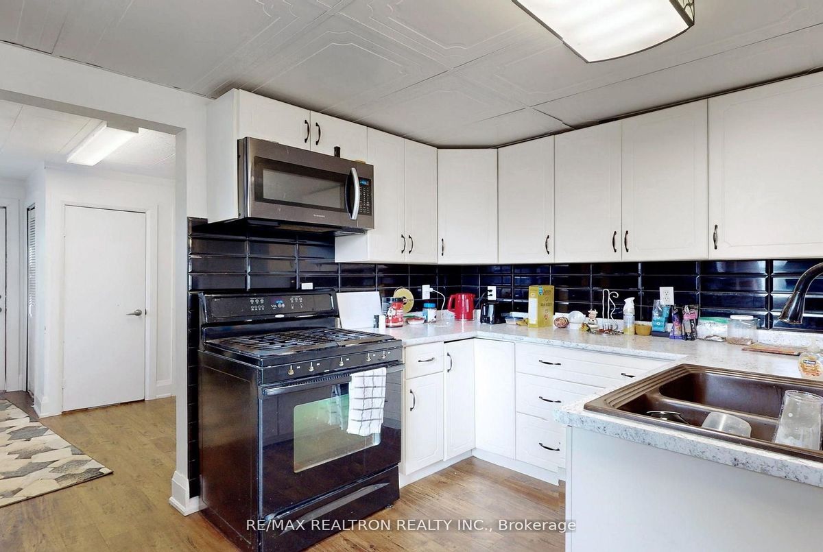 156 The Queensway Street S Georgina 156 The Queensway Street S Georgina