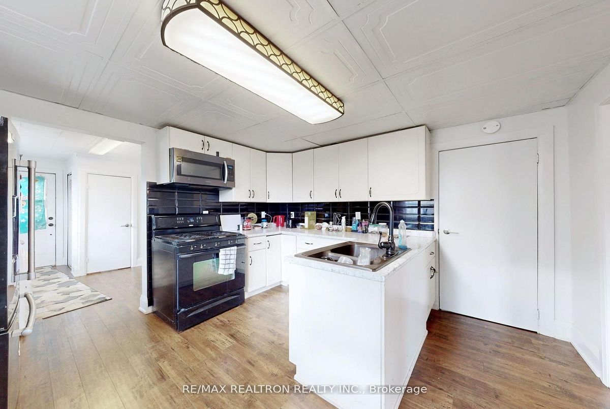 156 The Queensway Street S Georgina 156 The Queensway Street S Georgina