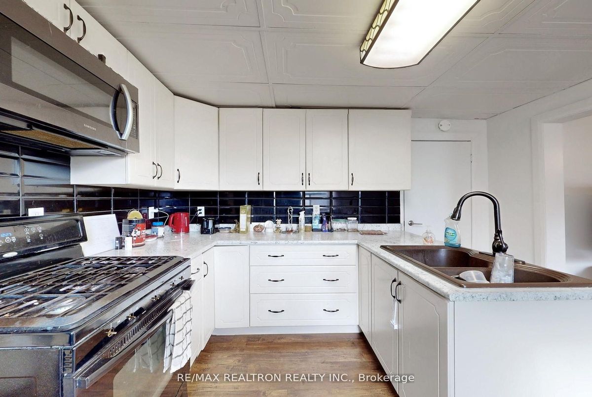 156 The Queensway Street S Georgina 156 The Queensway Street S Georgina