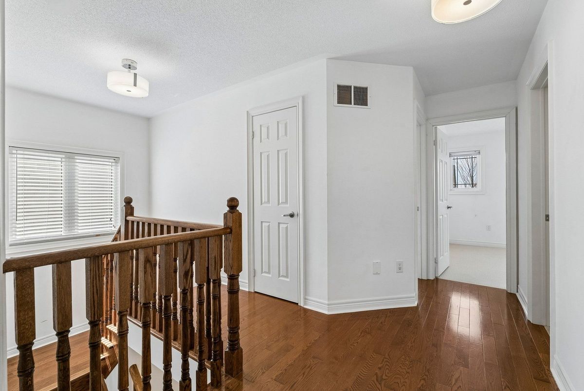 7 West Park Avenue Bradford West Gwillimbury 7 West Park Avenue Bradford West Gwillimbury