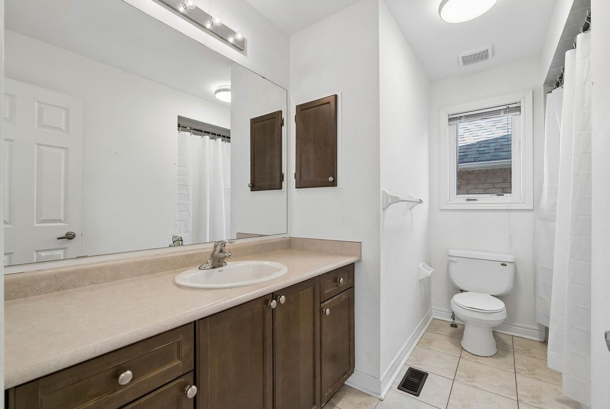 7 West Park Avenue Bradford West Gwillimbury 7 West Park Avenue Bradford West Gwillimbury