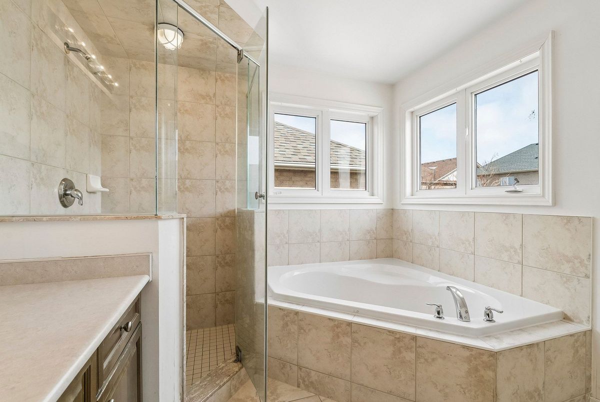 7 West Park Avenue Bradford West Gwillimbury 7 West Park Avenue Bradford West Gwillimbury