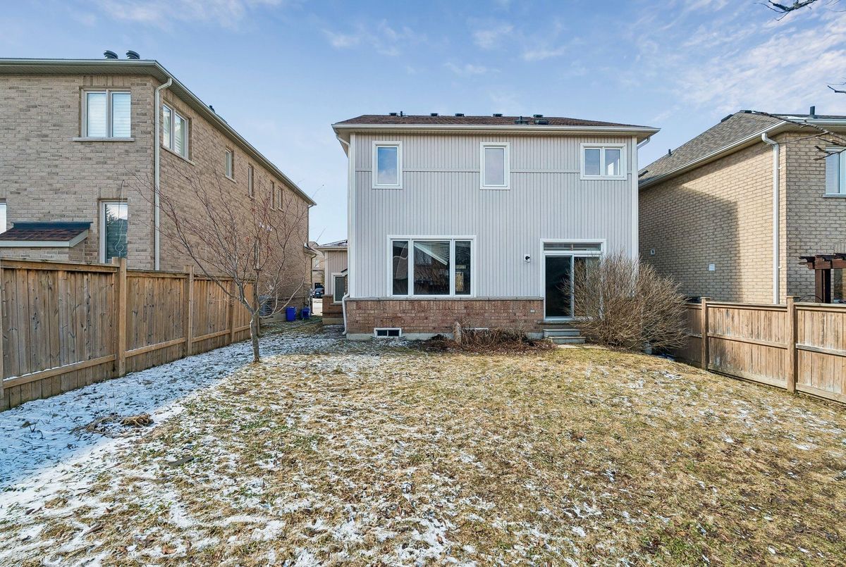 7 West Park Avenue Bradford West Gwillimbury 7 West Park Avenue Bradford West Gwillimbury