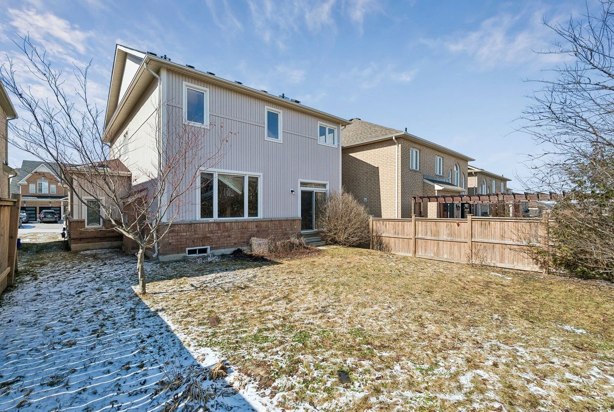 7 West Park Avenue Bradford West Gwillimbury 7 West Park Avenue Bradford West Gwillimbury