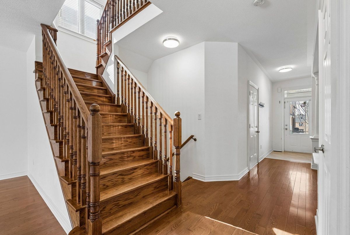 7 West Park Avenue Bradford West Gwillimbury 7 West Park Avenue Bradford West Gwillimbury