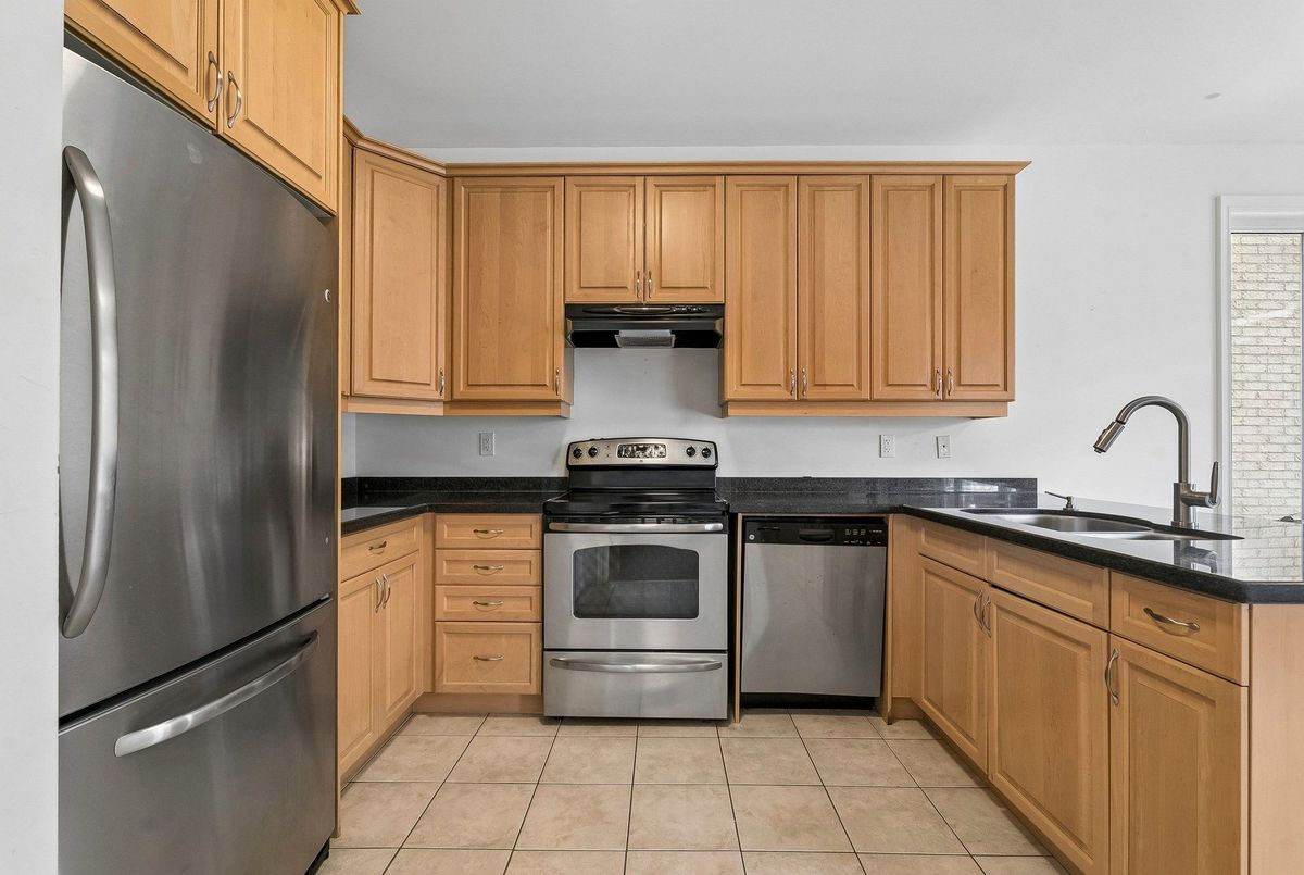 7 West Park Avenue Bradford West Gwillimbury 7 West Park Avenue Bradford West Gwillimbury