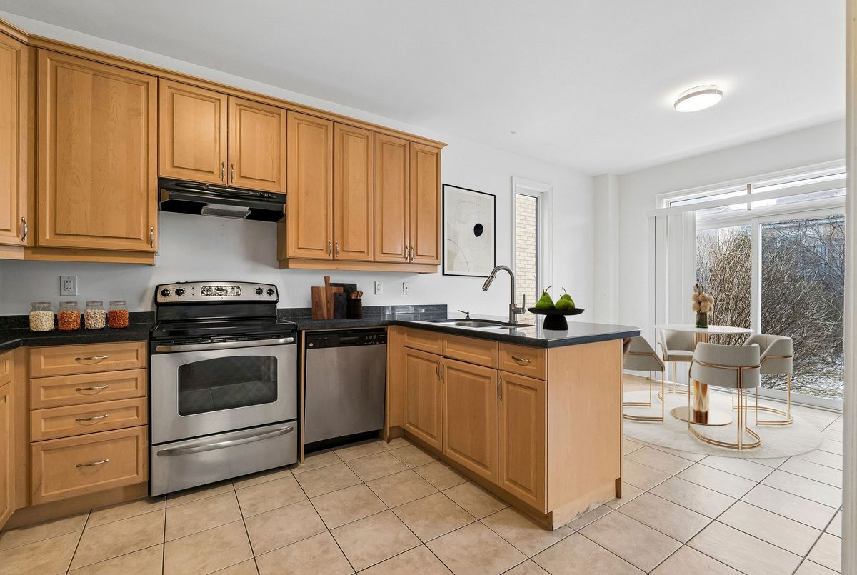 7 West Park Avenue Bradford West Gwillimbury 7 West Park Avenue Bradford West Gwillimbury