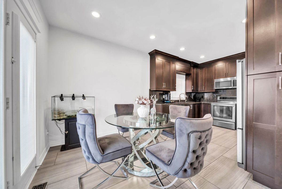 406 Hewitt Circle Newmarket 406 Hewitt Circle Newmarket